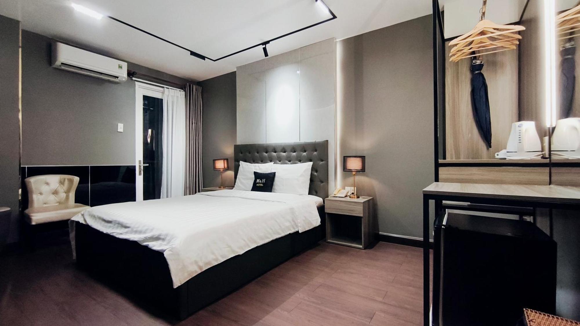 Phòng Deluxe Giường Đôi Có Ban Công